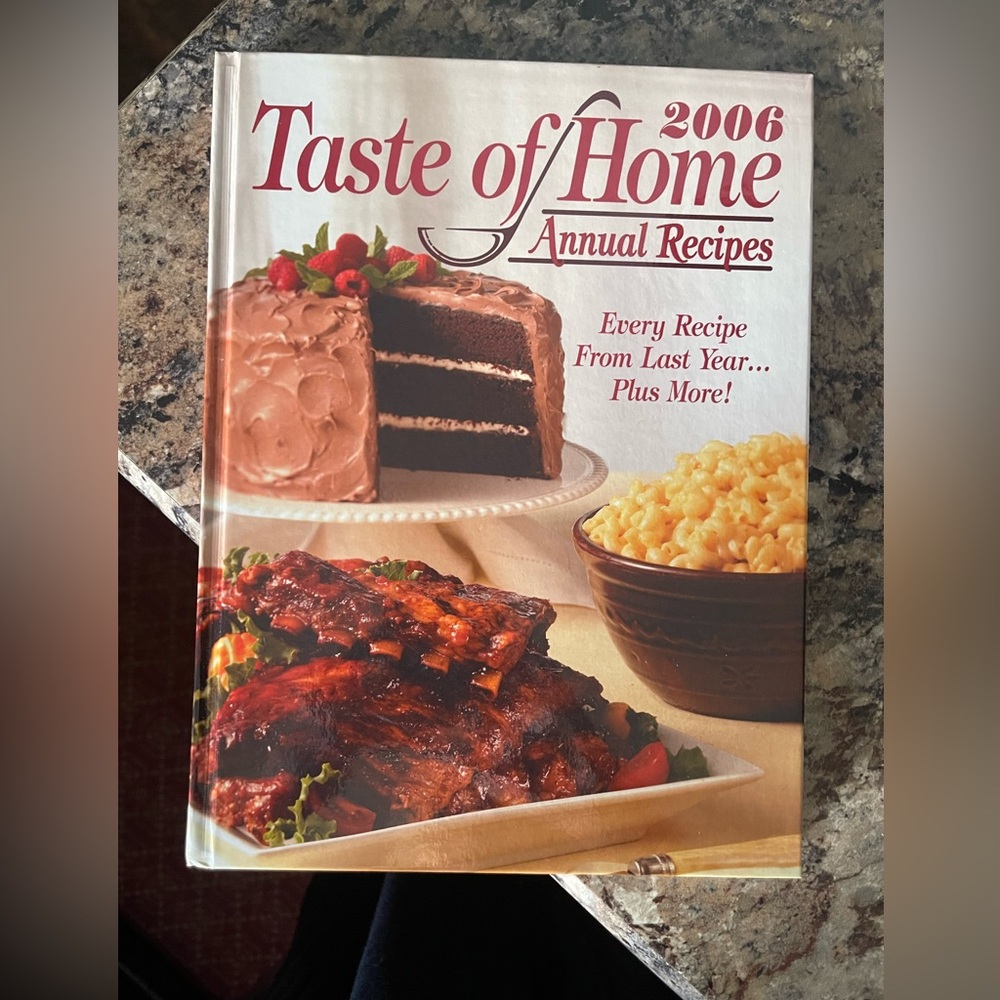 Taste of Home 2006 Annual Recipes Cookbook - Red and Brown Cover